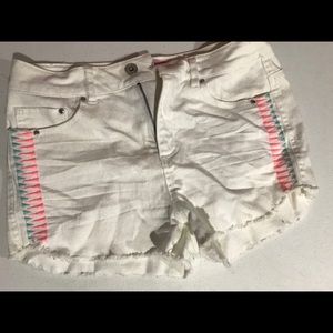 💗Charlotte Russe White Shorts Size 4💗